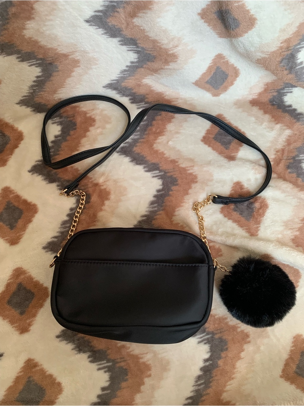 Elegant Black Crossbody Bag with Gold Chain